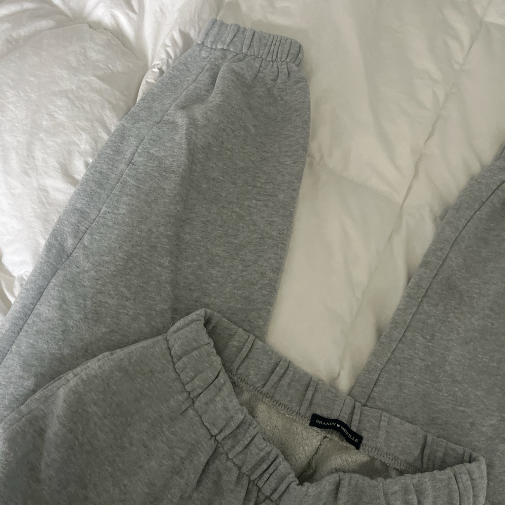 Brandy Melville Rosa Sweatpants - Picture 3 of 7